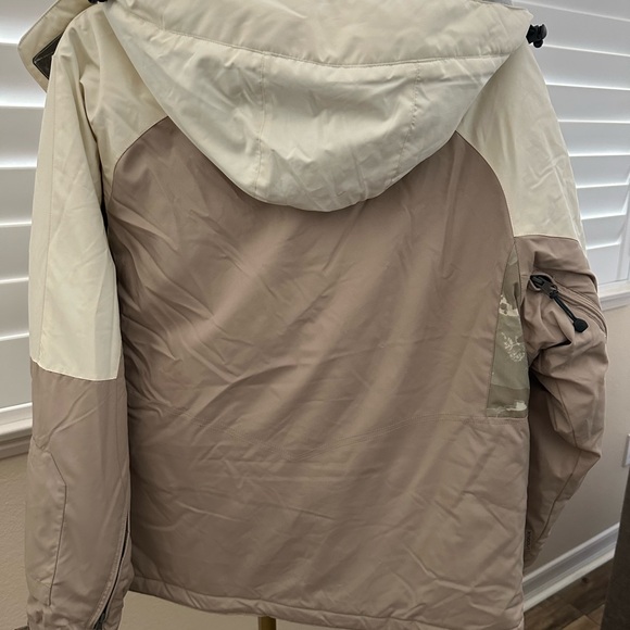 E408 Women’s Snowboarding Jacket - Picture 5 of 8